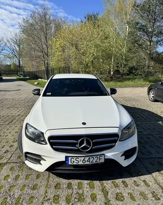 mercedes benz klasa e słupsk Mercedes-Benz Klasa E cena 114900 przebieg: 239000, rok produkcji 2017 z Słupsk